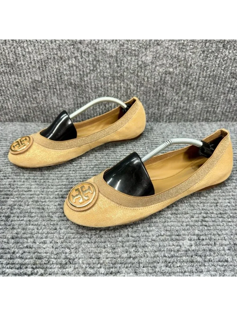 Tory Burch Caroline Nappa Ballet Flats Women’s 9 Camel Tan Gold Logo Metallic
